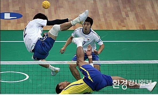 세팍타크로. 족구와는 다르다.