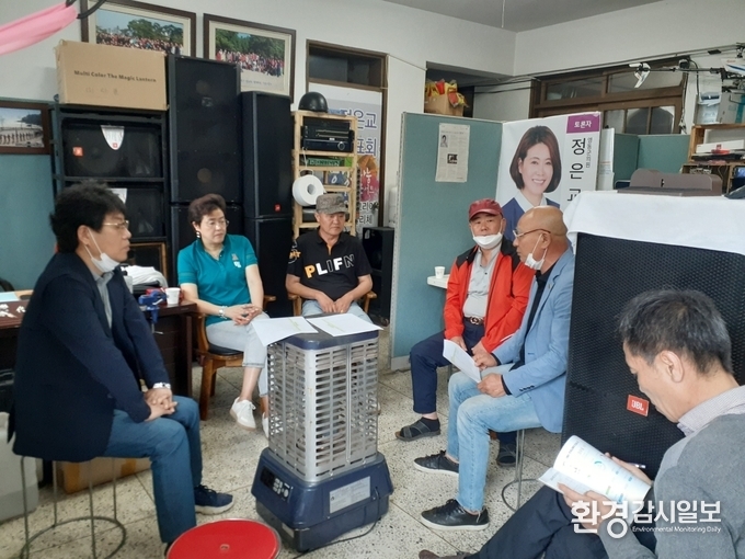 환경감시국민운동본부 문화예술위원회 가수합창단 창단식에 앞서 회의 모습.