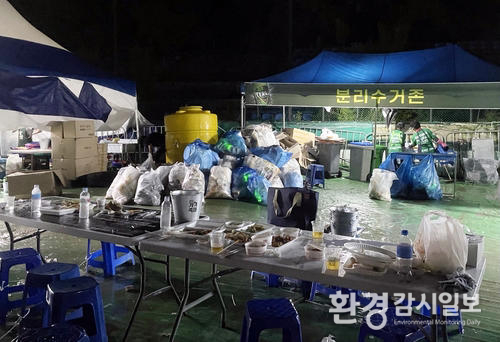  연합뉴스제공, 가맥축제가 남긴 쓰레기들