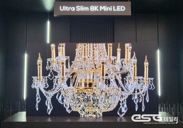 ▲TCL은 CES 2023에서 8K 미니 LED TV를 공개했다.(사진=지디넷코리아)