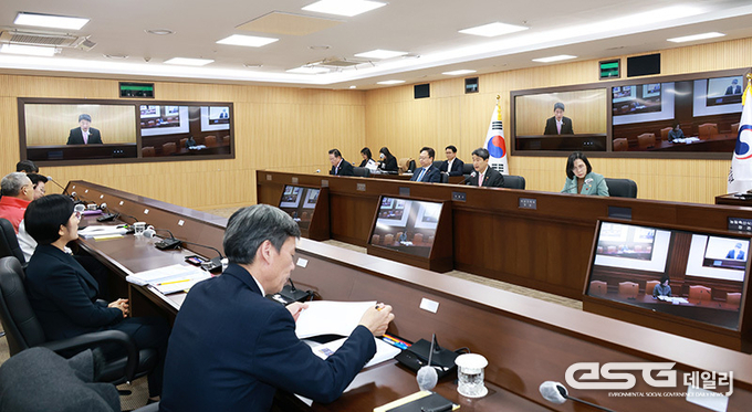 이주호 사회부총리 겸 교육부 장관이 26일 오후 2시 정부세종청사에서 열린 제10차 사회관계장관회의에서 모두발언을 하고 있다