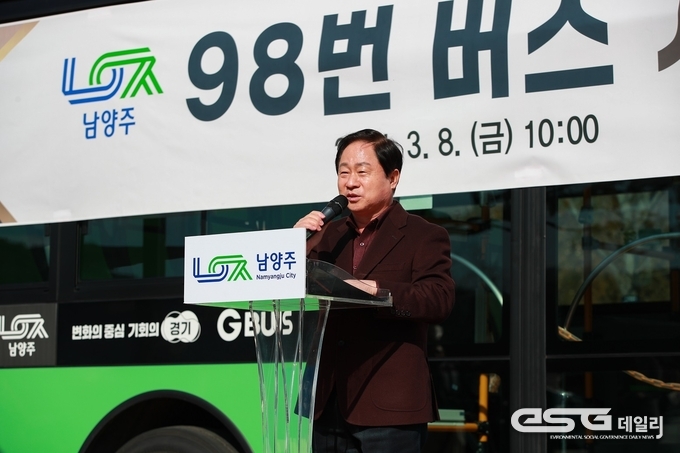 수동면사무소 앞 광장에서 ‘98번 버스 개통식’을 개최
