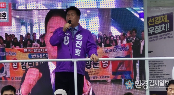 송진호 후보rk 용인시 용인 사거리에서 두 번째 공식 유세를 진행하며 “국민과 직접 호흡하는 대통령 되겠다” 