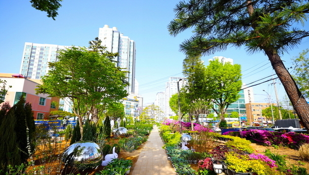 품격있는 정원, 사계절 꽃길을 구축해 365일 생기가득한 ‘정원도시 구로’로 조성한다고 18일 선포