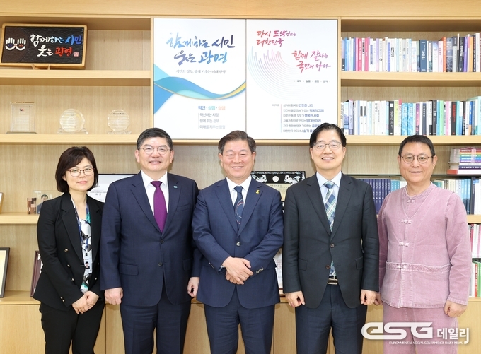 김연지 에너지산업과장, 차성수 경기도 기후환경에너지국장,, 박승원 광명시장, 김규식 부시장, 박민관 환경수도사업소